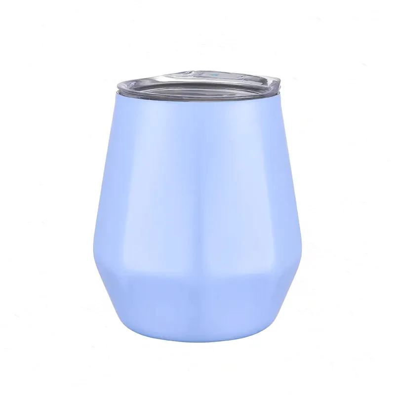 Roostevabast terasest tass